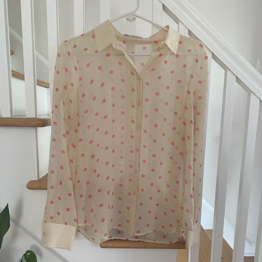 Hinge polkadot blouse